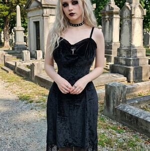 Velvet Lace Slip Dress 🖤